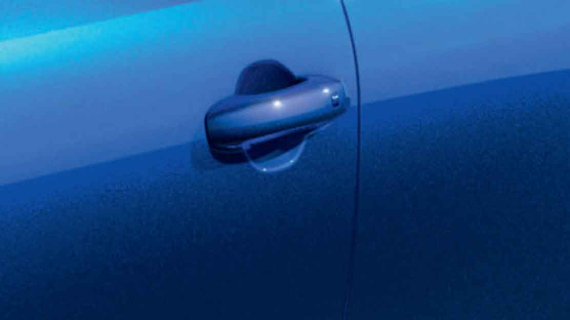 Poignées de portes extérieures ton carrosserie à l'avant