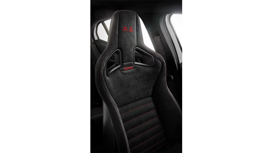 Bancos dianteiros desportivos RECARO® - implica Couro Alcântara RECARO® (incompatível c/aquecimento)