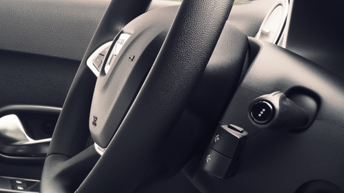 Comando do rádio no volante