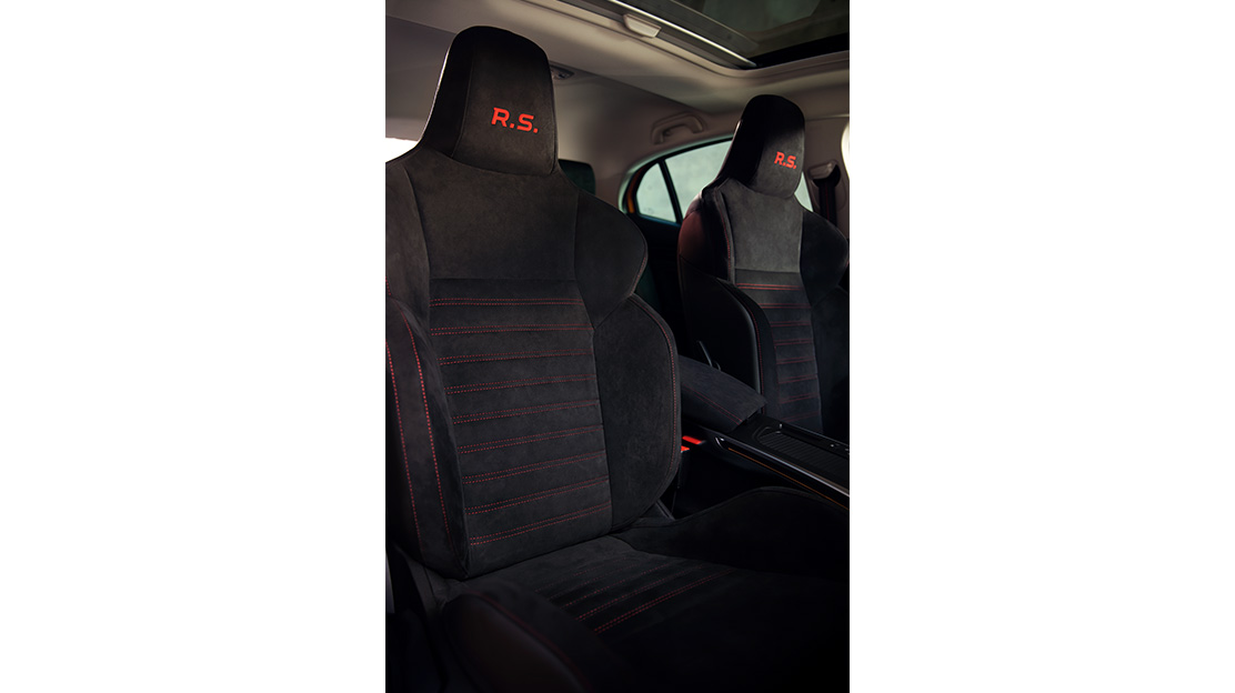 Banco traseiro rebatível 1/3-2/3 com apoio de braço