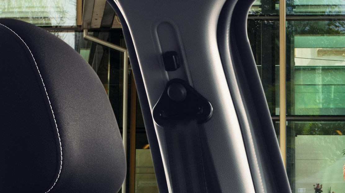 Cintos de segurança dianteiros reguláveis em altura